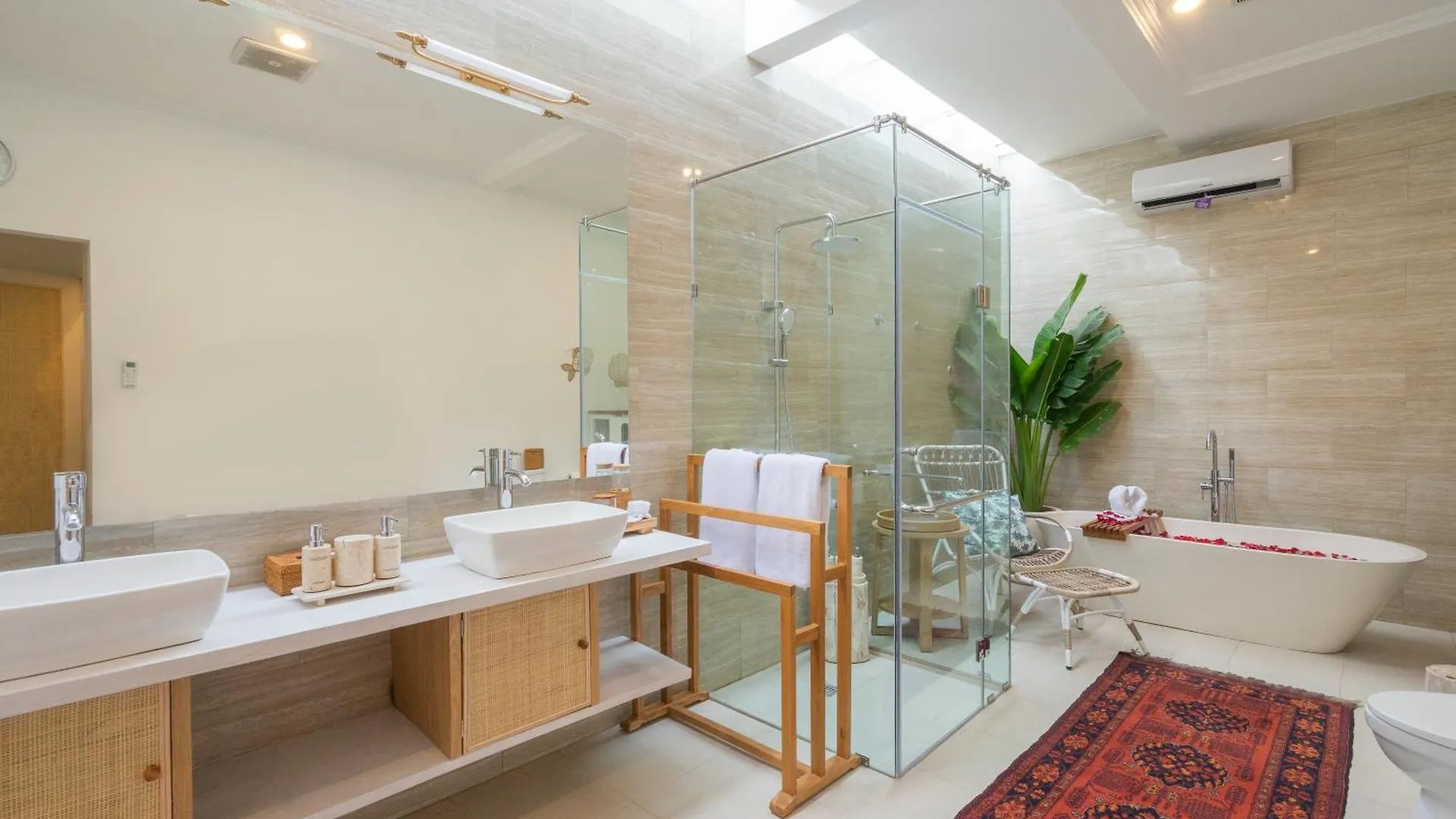 Casa Elias Seminyak Βίλα