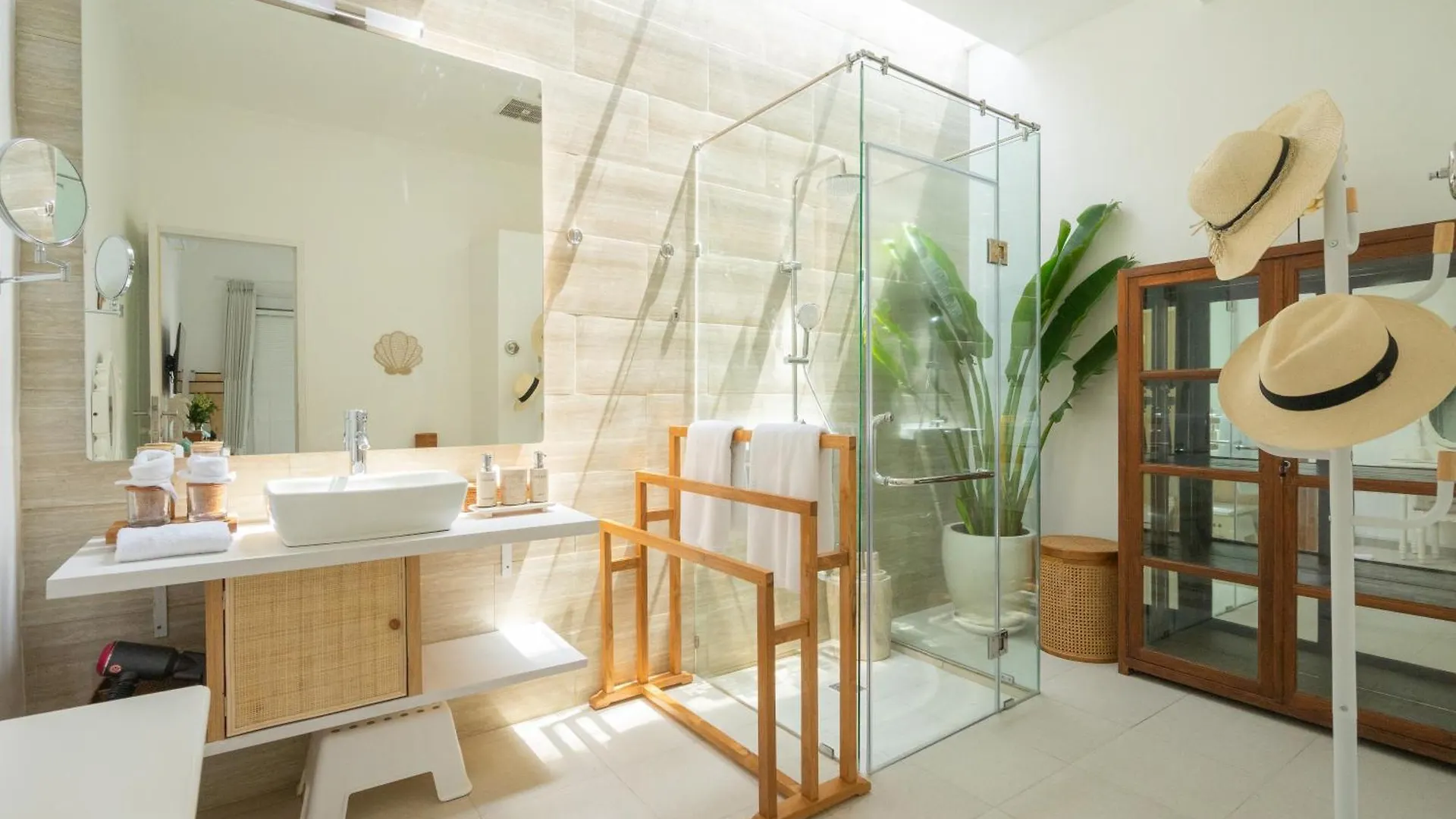 Casa Elias Seminyak Βίλα